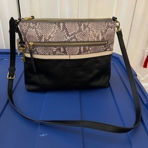 A medium FOSSIL handbag Taupe with black
